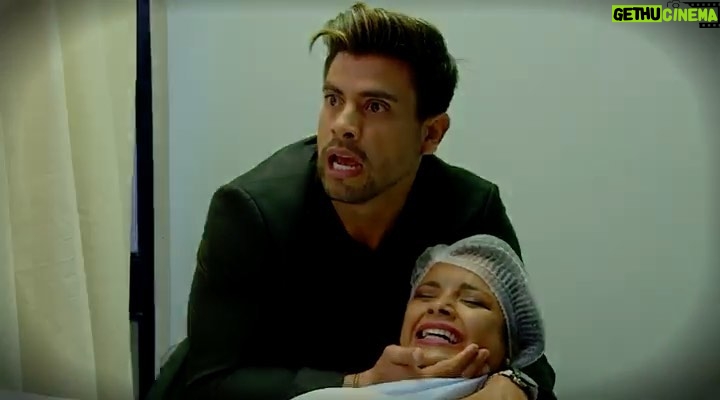 Efraín Ruales Instagram - Se viene esta megaproducción! 😳 en alianza con productoras turcas! 🙌🏽 con un codiciado elenco latinoamericano 😎 la más nueva ambiciosa producción de @encontactoecuavisa estreno esta semana 10h30 #apartatedemi 🙏🏾🤯