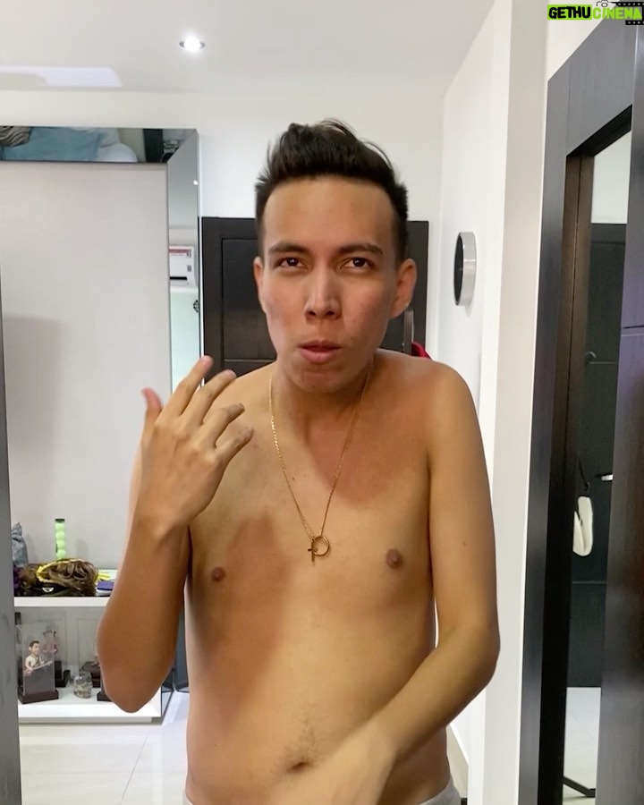 Efraín Ruales Instagram - Menciona a esa persona que aún NO ha hecho un #tiktok pero que está a punto 😂🤔😎 @alexvizuete #swipe míralo completo en #facebook