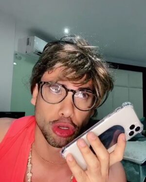 Efraín Ruales Instagram - Se filtra nota de voz de un personaje conocido de tv 📺 😱 de quien que se trata ? 🤔 #tiktok