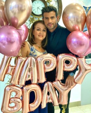 Efraín Ruales Instagram - No podía terminar el día sin subir esta foto 🥰😍❤️ quien AMA a esta cumpleañera como yo 💝 vamos a ver esos likes y comentarios para #nachita @narciruales TE AMO MAMÁ