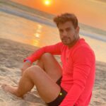 Efraín Ruales Instagram - MENCIONA a esa persona con la que quisieras estar aquí 🌅 a quien creen que yo mencionaría ? 👀 estaba cerca mío 🥰 . place: @playaparaisoecu 🙏🏾🔥🙌🏽 Playa Paraíso Ecuador