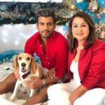 Efraín Ruales Instagram - Esta NAVIDAD la recibiremos con MÁS AMOR de lo acostumbrado ❤️🥰 aquí los RUALES @narciruales @jaggerruales cantaremos para ustedes 🙌🏽😳 @encontactoecuavisa 10:30