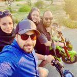 Ehsan Khajeamiri Instagram - روز زن و همسر و عشق و همه روزای پیش رو تا عید که ربطی به این موضوع داره مبارک ...❤️ Kish Island