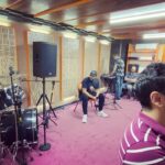 Ehsan Khajeamiri Instagram - خداروشکر که دوباره اجرا ها داره شروع میشه و میتونیم در کنار شما کلی حال خوب تجربه کنیم ❤️❤️❤️