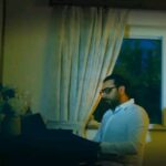 Ehsan Khajeamiri Instagram - نوستالژی .......متاسفانه اطلاعات زیادی از خالقان این اثر ندارم اما این قطعه رو خیلی دوست دارم. ملودی اینکار در دستگاه همایون هست و تا به حال خواننده های زیادی این کار و اجرا کردن که با صدای سرکار خانم افسر شهیدی معروفترین ورژنش هست .