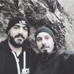 Ehsan Khajeamiri Instagram - یه عکس قدیمی از من و رفیق جان علیرضا افکاری بی نظیر قطعه باید برگشت و دوس داشتین رفقا ؟ انشالا بزودی کلیپ این قطعه تقدیمتون میشه منتظر کارهای تازه هم‌باشین که انشالا اتفاق های خوبی در راه است ❤