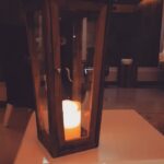 Ehsan Khajeamiri Instagram - باید برگشت به خنده های سابق ... با ملودی زیبای علیرضا افکاری پرت شدم به روزهایی که خیلی دوسشون داشتم و دارم انقدر ملودی های علیرضا افکاری عمق داره همیشه این کار با دل من میکنه شعر زیبای حسین جان غیاثی هم که بینظیر مثل همیشه تنظیم زیبای سعید زمانی نازنینم که باید خودتون بشنوید و لذتشو ببرید انشالا بزودی تقدیمتون میشه با یه دنیا عشق ❤