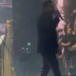 Ehsan Khajeamiri Instagram - این حقم نیست ... ۴ مرداد ۱۴۰۱ هتل اسپیناس آلبوم عاشقانه ها ملودی علیرضا افکاری ترانه روزبه بمانی تنظیم هومن نامداری #concert #ehsankhajeamiri