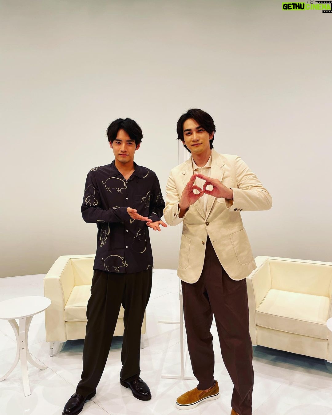 Eiji Akaso - 152.1K Likes - 映画 #チェリまほ
大ヒット御礼舞台挨拶
&
オンラインイベント
観て下さって有難うございました!
最高の一日でした✨
まだまだ映画上映しておりますのでお楽しみ下さいませ🙌
#チェリまほ
#まっちんだならぬマッチョんだ
#筋肉は裏切らない
#チェリまほポーズ
#2枚目は鈴さん
#お髭生えてらした
#ダンディ
#おしゃれさんと繋がりたい