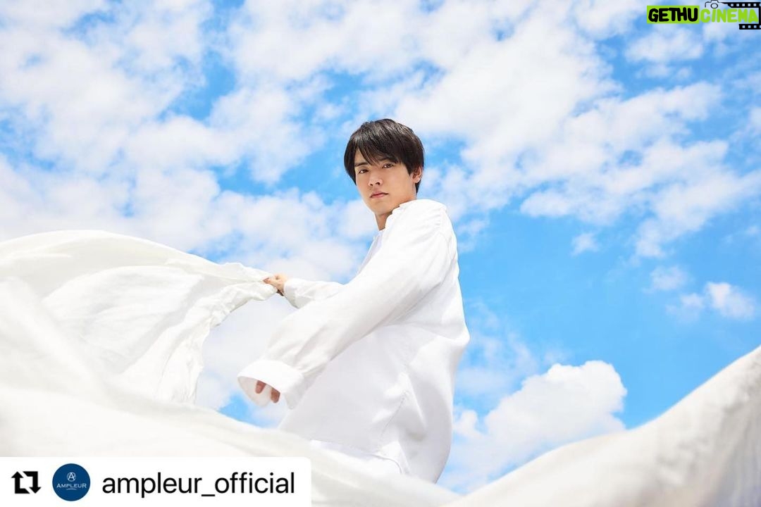 Eiji Akaso Instagram - 皆様こんにちは、赤楚です。 この度、私赤楚はアンプルールクレンジングバームのイメージキャラクターに就任しました! 香りも良くてしっとり感が最高です! 皆様も是非、アンプルールで癒されてくださいませ! #AMPLEUR #アンプルール #アンプルールクレンジングバーム #Repost @ampleur_official with @make_repost ・・・ 俳優の赤楚衛二さんを起用したメインビジュアル第一弾を公開!! スッキリしたいけど、潤いも欲しいなんて欲張りな願い事ありますよね? アンプルール クレンジングバームで、 何度でも触れたくなる愛され素肌を目指しましょう! 特設サイトではwebムービーを公開中! 毛穴レスな素肌をかなえる方法をお伝えしていきます。 アンプルール公式サイトでぜひチェックしてみてください! ------------------------------------ ▼公式サイトへはプロフィールから @ampleur_official ------------------------------------ #AMPLEUR #アンプルール #アンプルール公式 #透光素肌 #ドクターズコスメ #コスメ #スキンケア #赤楚衛二 #くされ縁毛穴 #クレンジングバーム #毛穴汚れ #毛穴 #毛穴ケア #毛穴の黒ずみ #毛穴対策 #角質ケア #新作スキンケア #新商品 #おうち美容 #おこもり美容 #コスメ部 #リピ買いコスメ #セルフケア #キャンペーン #キャンペーン実施中