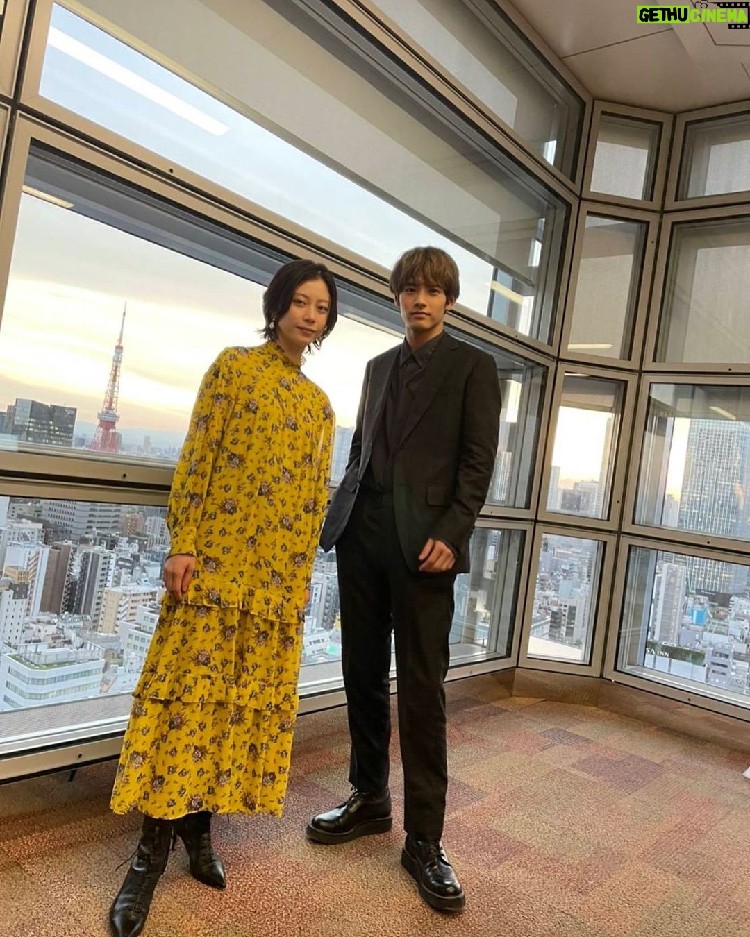 Eiji Akaso Instagram - 明日22時から放送する しゃべくり007に 出演させて頂きました。 是非観てくださいませ! 楽しかったです(^^) 写真はSUMIREさんと!