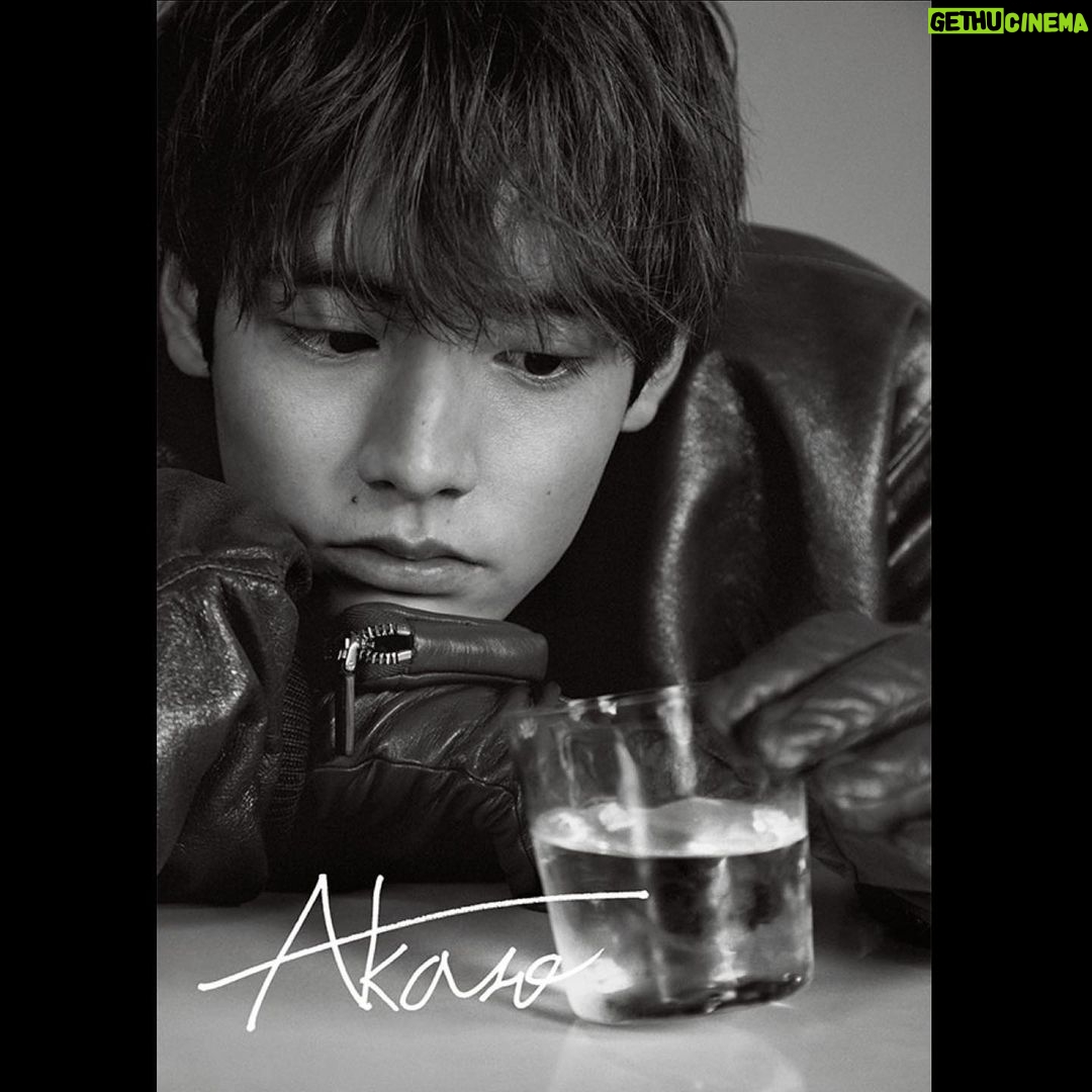 Eiji Akaso - 118.5K Likes - 宜しくお願い致します!
Numéro TOKYO November 2021 No.151
Sweet Dreams「夢の続きを」
9月28日(火)発売の特別版カバーに赤楚衛二が登場!特別版限定のスペシャルな別冊付録「ヌメ ロ・トウキョウ オム」は16ページに渡り1冊まるごと赤楚衛二を大特集。(別冊は特別版のみとなります)
Cover : Eiji Akaso wearing Jil Sander by Bungo Tsuchiya for @numerotokyo
Styling : Taichi Sumura
Hair & Makeup : Rumi Hirose
Edit & Text : Hisako Yamazaki
#numerotokyo #numerotokyo151 #logoagogo #magazine #mode #fashion #art #culture #beauty #lifestyle #people #photo #tokyo #eijiakaso #赤楚衛二
