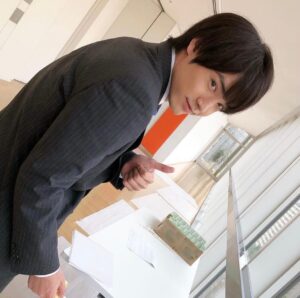 Eiji Akaso Instagram - 今宵1時から　#チェリまほ　第９話放送です！25時からです！
好きな人や友達を想う気持ちは素敵だなと感じる回だなと思います！
ちなみに冒頭が好きです笑
是非観て下さいませ！
#チェリまほ