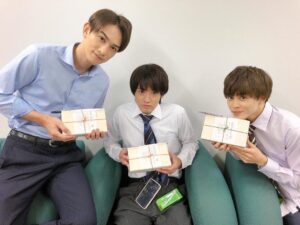 Eiji Akaso Instagram - こんばんは。
今夜#チェリまほ　第7話放送です。
1時からです。
後半戦に差し掛かりました。
黒沢の想い、安達の決断、見て下さいませ！