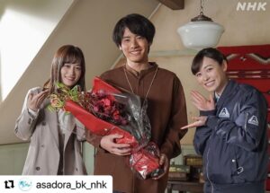 Eiji Akaso Instagram - 「舞いあがれ」全編終了しました。
そして無事「舞いあがれ感謝祭」終了しました。
ご視聴して下さった皆様、本当に有難うございました。
感謝祭でも言いましたが、僕的には「舞いあがれ」は人生の岐路に立った時、選択するのは他の誰でもなく自分自身で、後悔なく生きていきたいと改めて思わせてくれた作品でした。

僕自身20年もの人生を演じたのは初めてで、
とても素敵な経験をさせて頂けました。
スタッフキャスト、五島や東大阪の皆様
そして見て下さった皆様

本当にありがとうございました！！

Love Osaka

Love Goto

p.s.マイちゃんとクルミちゃんがわざわざパリに来てくれました！
本当に嬉しかった😭
たかし感激したかし！！

#舞いあがれ
#gotogoto