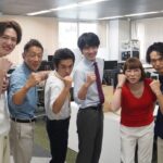 Eiji Akaso Instagram - ドラマ 「こっち向いてよ向井くん」 最後までみてくださって本当に有難うございました🙌 令和ならではの恋愛観、結婚観、大いに学びました✨ 本当にスタッフキャストの皆様が素敵な方々だったので本当に助かりました😭 感謝です！！ そしてありがとうよ！ 向井！！！ #こっち向いてよ向井くん #素敵なメンバーと #パシャリ #楽しかったです #アップはぼっち