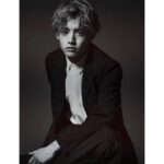 Eiji Akaso Instagram - インタビュー＆フォトブック『E』（ワニブックス） 出させて頂きます。 １年半かけた渾身の一冊です。 是非お楽しみにして下さいませ😊