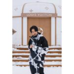 Eiji Akaso Instagram - Thank you @louisvuitton ルイ･ヴィトン ニセコ ウィンターリゾート ポップアップストアにご招待いただきました！ 白銀世界のLV仕様のゴンドラにユルト、とっても素敵でした😊 LV SKIはデザインも機能性も最高でした🙌 #invitedbyLouisVuitton #LouisVuitton #LVSki #LVNiseko #LVFashion