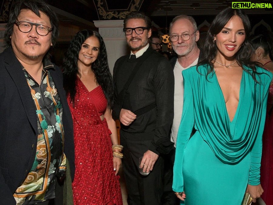 Eiza González Instagram - Emmy night celebrating @netflix with our @3bodyproblem family ! 🫶🏼