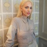 Eiza González Instagram - Hi sunny London 💛 press day in @fendi ☀️
