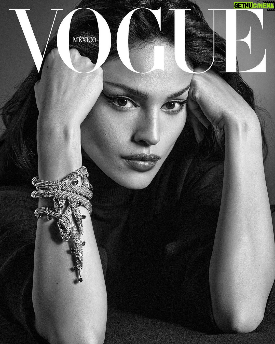 Eiza González Instagram - 3/4 🖤 @voguemexico