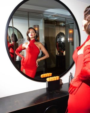 Eiza González Instagram - MET BALL - @versace ♥️ @voguemagazine 📸 @iamkevinwong