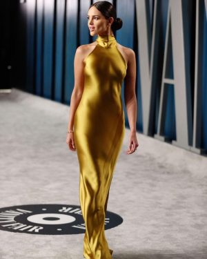 Eiza González Instagram - Liquid gold ✨ @galvanlondon @vanityfair