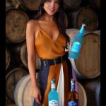 Eiza González Instagram - Organic Tequila Casa Azul. @casaazulspirits Everything in this photo is proudly 100% Made in México💙🇲🇽🥂 #HechoEnMexico #CasaAzulTequila I really wanted to only wear Mexican designers for this so thank you to @alfredomartinez_brand for all your beautiful clothes ❤️