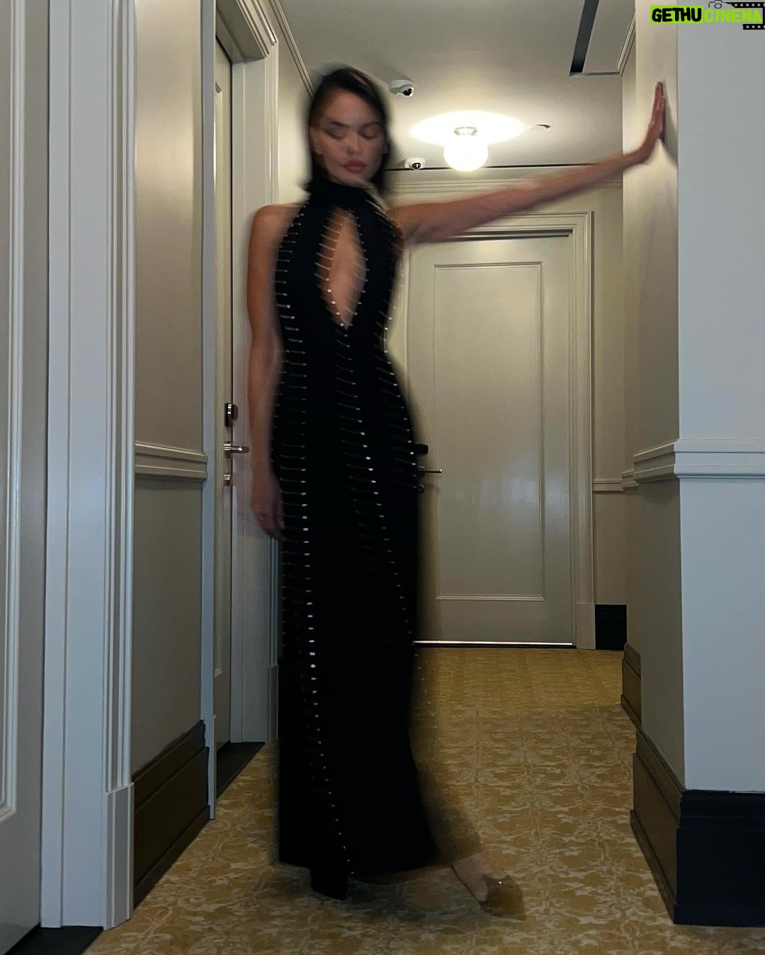 Eiza González Instagram - Mr & Mrs Smith premiere💣 Mayor congratulations to the entire team involved. The show is absolutely brilliant. We had fun joining to play and be camp for a bit ❤️😂 Check out @mayaerskine and @donaldglover on @amazonprime Feb 2nd Couldn’t found a better Mr and Mrs Smith.