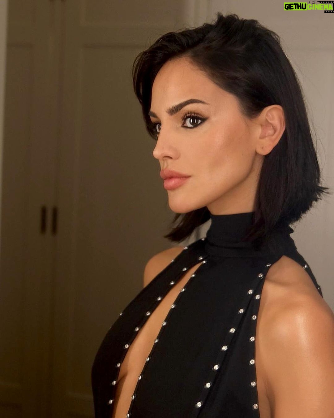 Eiza González Instagram - Mr & Mrs Smith premiere💣 Mayor congratulations to the entire team involved. The show is absolutely brilliant. We had fun joining to play and be camp for a bit ❤️😂 Check out @mayaerskine and @donaldglover on @amazonprime Feb 2nd Couldn’t found a better Mr and Mrs Smith.