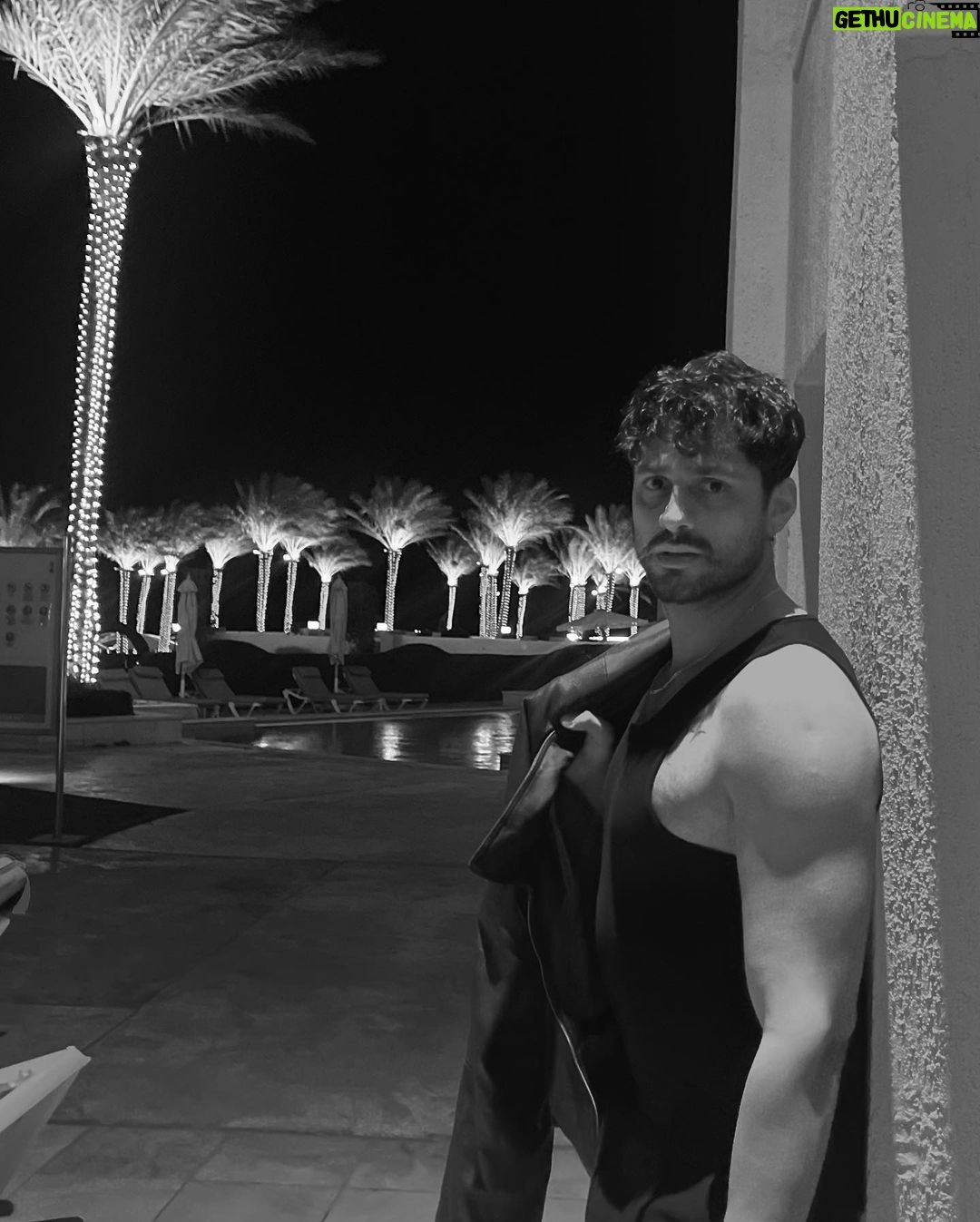 Ekin Mert Daymaz - 84.5K Likes - Anlamsız bir seri