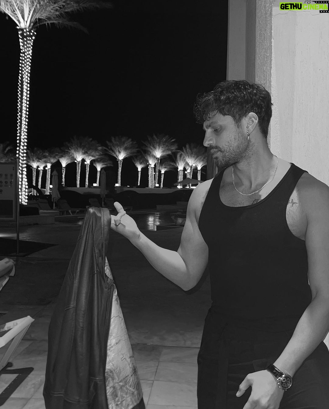 Ekin Mert Daymaz - 84.5K Likes - Anlamsız bir seri
