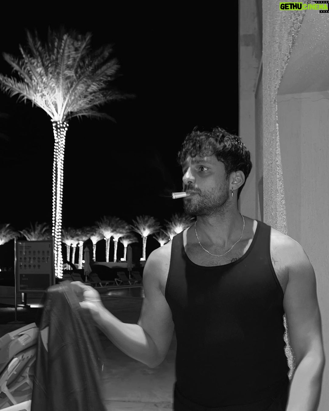 Ekin Mert Daymaz - 84.5K Likes - Anlamsız bir seri