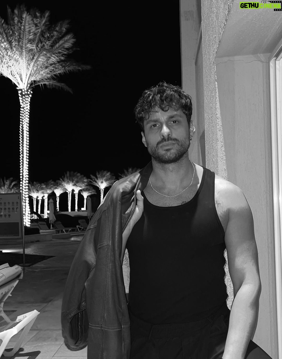Ekin Mert Daymaz - 84.5K Likes - Anlamsız bir seri