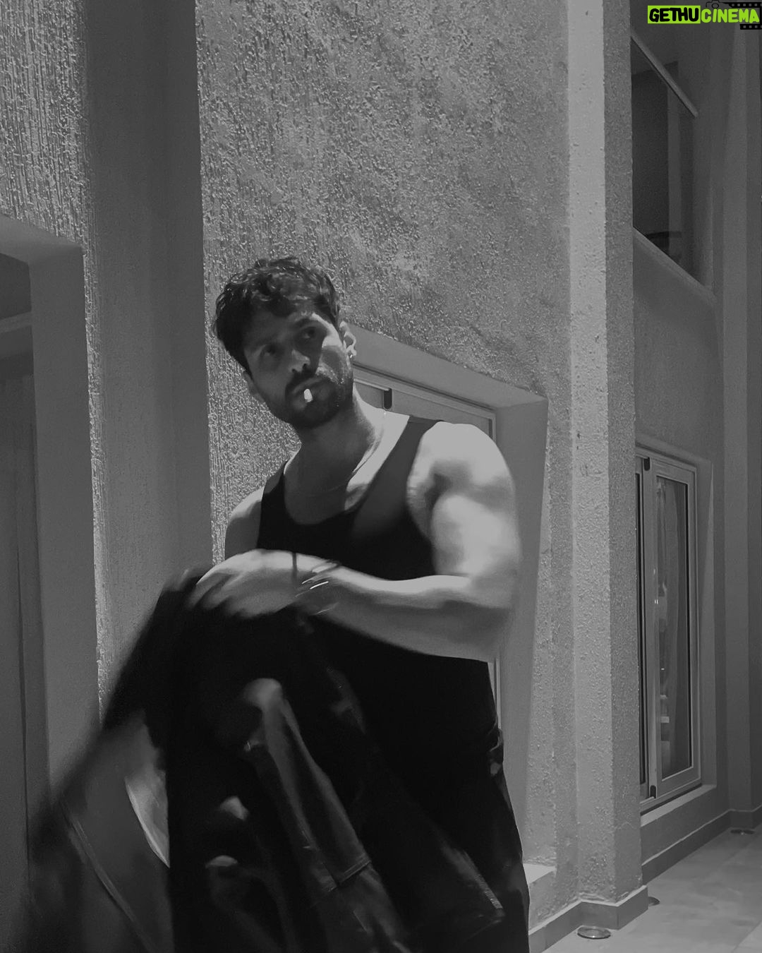 Ekin Mert Daymaz Instagram - Anlamsız bir seri
