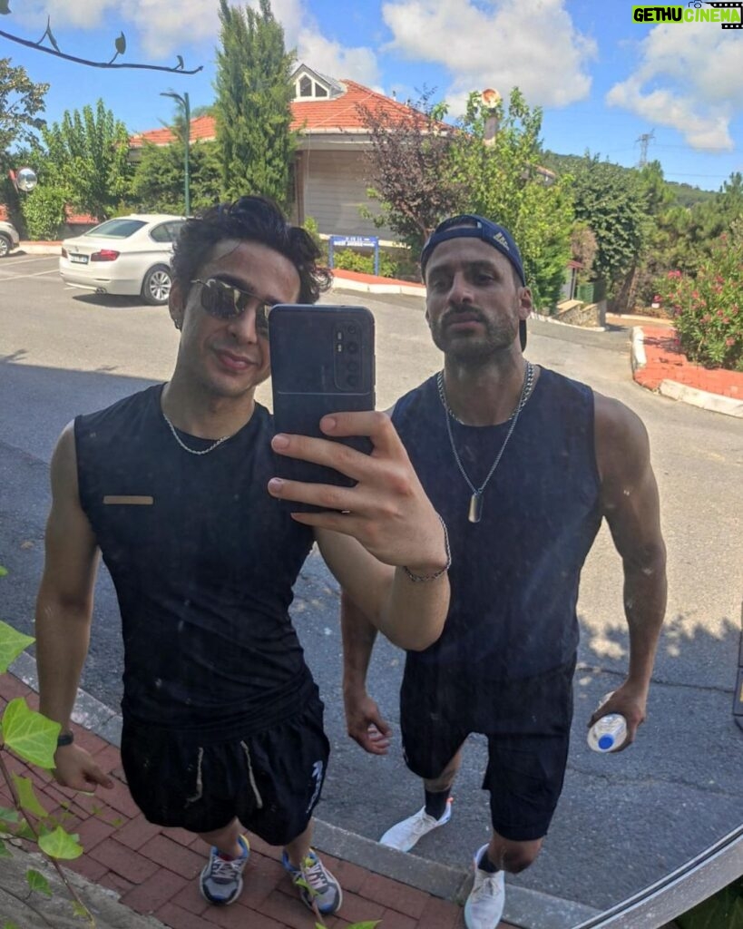 Ekin Mert Daymaz Instagram - street workout with brother