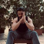 Ekin Mert Daymaz Instagram - Atlet giydiğime bakmayın gölge soğuk