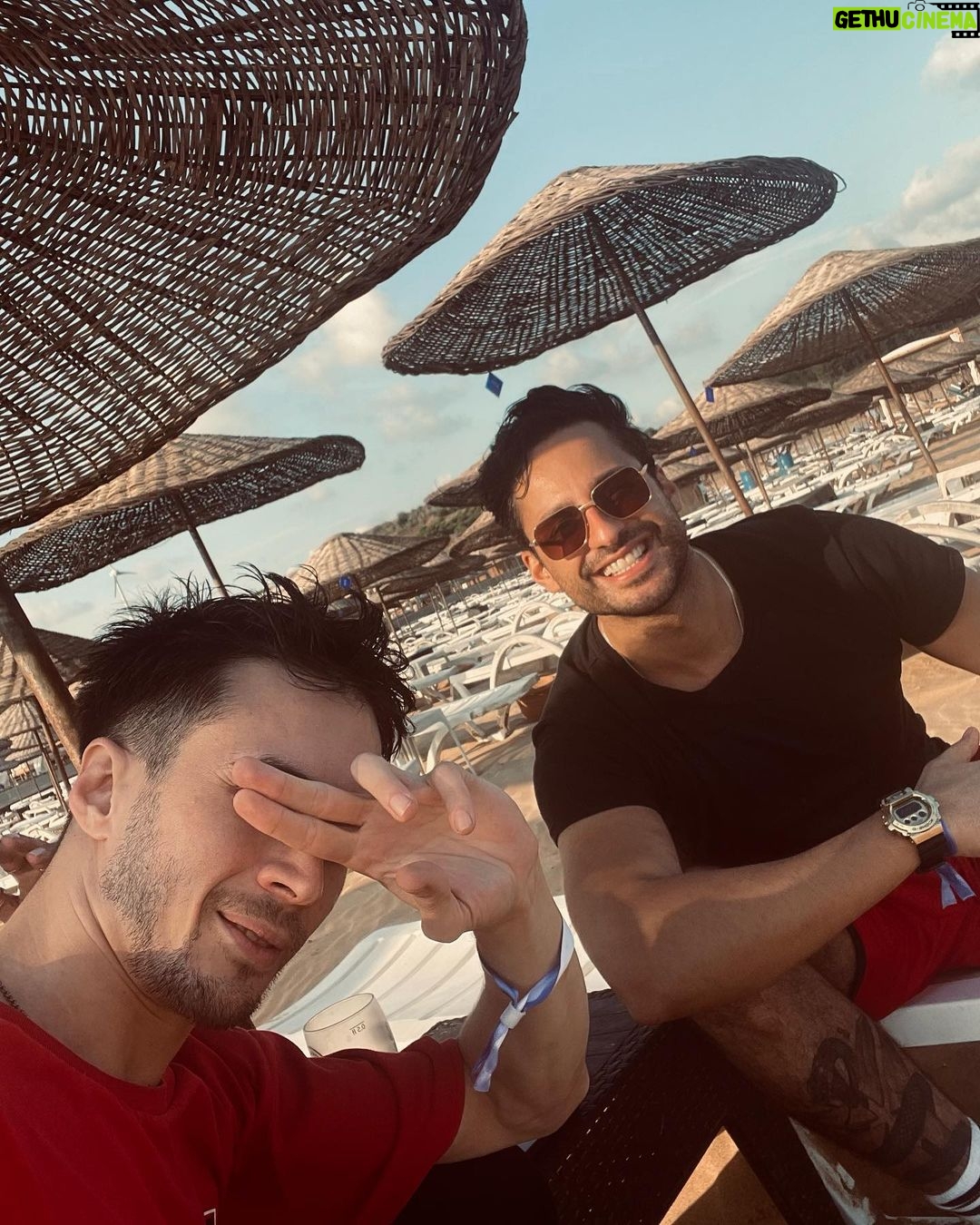 Ekin Mert Daymaz Instagram - Geçen benim yeğenleri gezdirirken.