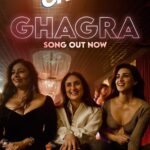 Ekta Kapoor Instagram - Grab your #Ghagra, and get groovin’ with your #Crew! Song out now #CrewInCinemasOnMarch29 @llaarun @bhargkale @mainhoonromy @srushtinahitohkaun @junoversse @piyush_bhagat @shaziasamji @tabutiful @kareenakapoorkhan @kritisanon @diljitdosanjh @kapilsharma @saswatachatterjeeofficial #RajeshSharma @shobha9168 @anilskapoor @rheakapoor @kumartaurani @rajoosworld #MehulSuri @nidsmehra @jpaarth @vivek.koka @anirudh_k_sharma @balajimotionpictures @akfcnetwork @tips