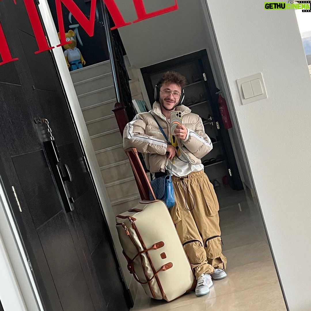 Eldar Dzharakhov Instagram - Съездил в КОМАНДИРОВКУ))) в Дубайскую область. Снял 4 подкаста, скоро возвращаемся на ютуб на еженедельной основе. Ставьте лайки, подписывайтесь на анал Dubai, UAE