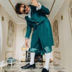 Eldar Dzharakhov Instagram - POV: Купил однушку в Москве за 10 000 000 Ph: @sharpan.ph Карлик-вилладж
