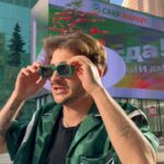 Eldar Dzharakhov Instagram - Офигеть! Как всегда просил мелочь в городе и даже не заметил баннер @music.yandex с моей песней «Домой». Какая приятная неожиданность