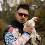 Eldar Dzharakhov Instagram - ⚡️2 BOYZ NO CAP Отметьте этот день в календаре коричневым карандашом, ведь именно сегодня Джарахов и SQWOZ BAB объявляют себя группой, бэндом, дуэтом или, проще говоря, творческим объединением под громким названием 2 BOYZ NO CAP! Уже в этом месяце мы покажем вам первый сингл с нашего альбома, а в ноябре - сам альбом! Парни, снимайте кепки, девочки - трусики, а тиктокеры - видео под наши песни! И как говорится: 2 BOYZ NO CAP, у нас контакт. Слышал твой рэп, это 2 GIRLS 1 CUP
