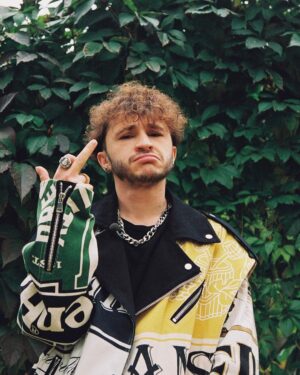 Eldar Dzharakhov Instagram - ⚡️2 BOYZ NO CAP
Отметьте этот день в календаре коричневым карандашом, ведь именно сегодня Джарахов и SQWOZ BAB объявляют себя группой, бэндом, дуэтом или, проще говоря, творческим объединением под громким названием 2 BOYZ NO CAP! 
Уже в этом месяце мы покажем вам первый сингл с нашего альбома, а в ноябре - сам альбом! Парни, снимайте кепки, девочки - трусики, а тиктокеры - видео под наши песни! И как говорится: 2 BOYZ NO CAP, у нас контакт. Слышал твой рэп, это 2 GIRLS 1 CUP