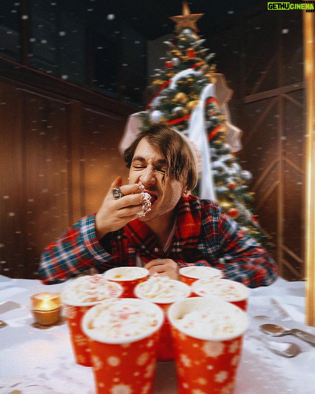 Eldar Dzharakhov Instagram - Home alone no homo Photo/director: @d.rinich Prod: @christinamee Style: @polina.withstyle & @elisaveta_lisaaa MUAH: @tihonova_mua Gaffer: @plegas.visuals Clothes&accessories: @2222.studio & @dima__kustikov Designer: @charikov.prod Assistants: @di.geozalyan_ @atuychik_27 Girls: @ksun.tik @denissenkod @eugeniaonegina @alfoxyyy @polimadness @agentalish @anyaspoke Boys: @seneamin__ @pr0sto.danya @jerusalem_lav @vlad_dmitriev_ @_prod.shults_