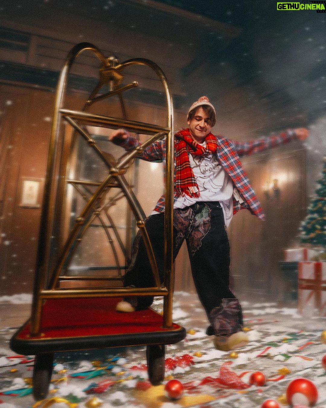 Eldar Dzharakhov Instagram - Home alone no homo Photo/director: @d.rinich Prod: @christinamee Style: @polina.withstyle & @elisaveta_lisaaa MUAH: @tihonova_mua Gaffer: @plegas.visuals Clothes&accessories: @2222.studio & @dima__kustikov Designer: @charikov.prod Assistants: @di.geozalyan_ @atuychik_27 Girls: @ksun.tik @denissenkod @eugeniaonegina @alfoxyyy @polimadness @agentalish @anyaspoke Boys: @seneamin__ @pr0sto.danya @jerusalem_lav @vlad_dmitriev_ @_prod.shults_