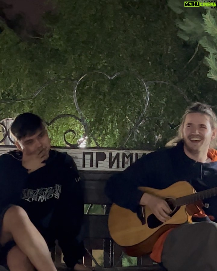 Eldar Dzharakhov Instagram - Джарахов vs ЗЛОЙ МАЛОЙ Music camp день 3: мы потихоньку начали сходить с ума Карлик-вилладж