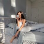 Elena Temnikova Instagram - Иметь большой и уютный дом - весьма популярная мечта для многих, и я была не исключением. Потому что вся семья, все друзья, все вместе и сразу 😍 Кайф. Моя мечта стала реальностью. Но сделать дом таким, как именно я себе представляла, в одиночку если не невозможно, то сложно крайне. Мне повезло - со мной на всех этапах работ была @agamalova_lilit_ И повезло вдвойне, потому что мы абсолютно совпали во вкусах❤️ Очень часто мне поступают предложения о съёмке рум-тура: и от журналистов, и от подписчиков. Но все-таки дом - это особенное энергетически место, поэтому лучше я поделюсь фото здесь😊
