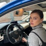 Elena Temnikova Instagram - Я просто супер заморочена на безопасности, как и мой Lexus NX. Сразу подает сигнал, если вдруг случайно выезжаю за пределы полосы. Еще сам контролирует слепые зоны. Предупреждает об угрозе столкновения и сам тормозит в критических ситуациях. Все схвачено👌🏻 Вообще это чудесная машина. Вчера узнала, что наши друзья заказали себе Lexus гибрид, класс.
