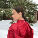 Elena Temnikova Instagram - Осталось чуть больше 3-х недель до весны. Представляю, какие потопы будут от эпического количества снега)🌨 Нам пришлось крышу у дома ребятам чистить, т.к. был почти 1 метр, аларм 🚨 🙆🏻‍♀️